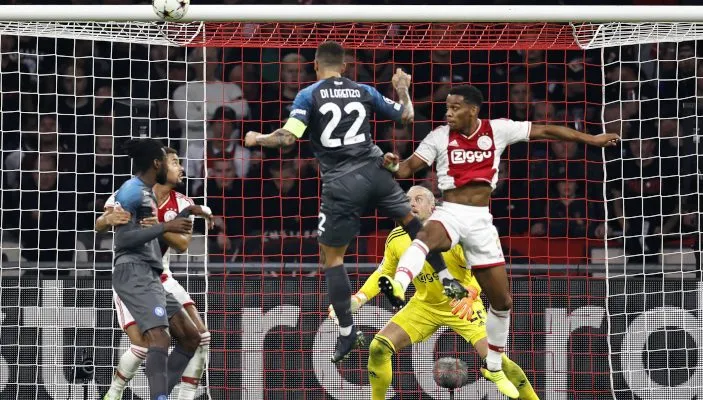 Futbollistët e Ajaxit refuzojnë shkëmbimin e fanellave me ata të Napolit