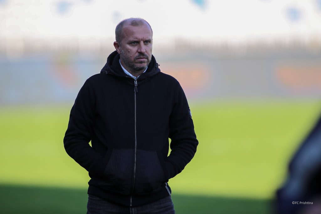 Trajneri i Gjilanit mungoi kundër Trepçës ’89 shkaku i helmimit, shtrihet në një spital në Shkup