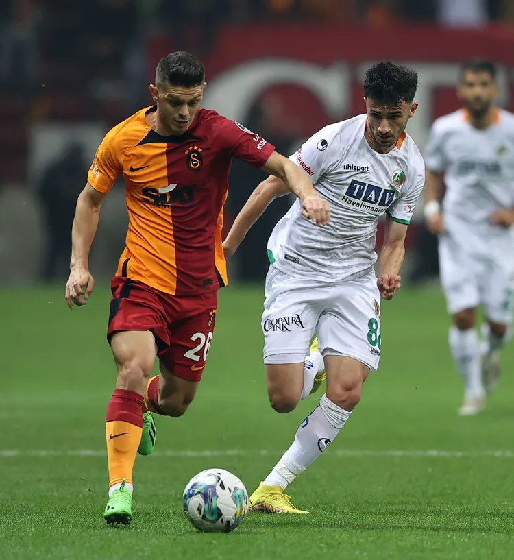 Rashica titullar në barazimin e Galatasarayt