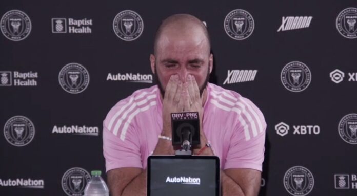 Higuain “shpërthen” në lot, njofton zyrtarisht pensionimin nga futbolli në fund të sezonit