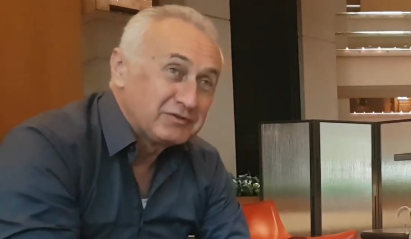 Menaxheri i njohur kroat i futbollit viziton Kosovën (VIDEO)