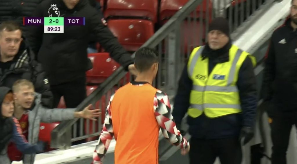 Ronaldo i dëshpëruar shkon në zhveshtore para se të kryhet ndeshja