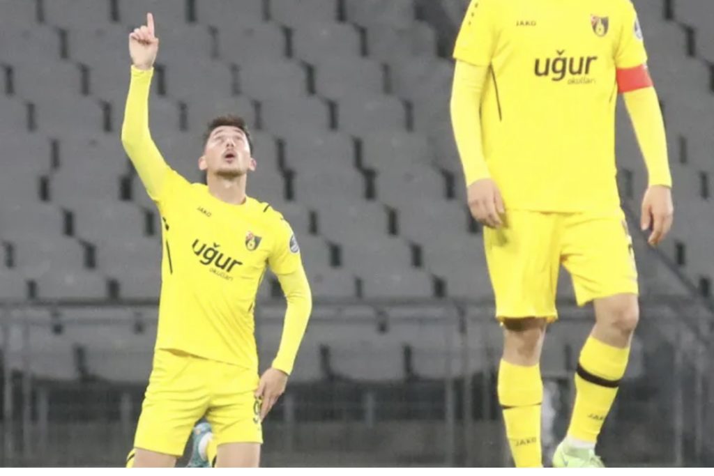 I jashtëzakonshmi Jetmir Topalli shënon dy gola, por humb nga Fenerbahçe