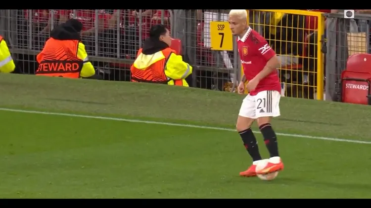 Antony bën “filma”, Ten Hag e zëvendëson pas pjesës së parë (VIDEO)