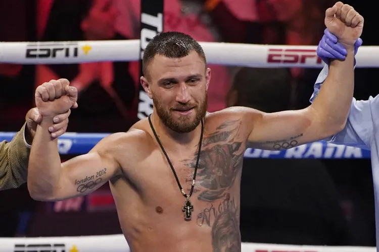 Pasi luftoi për Ukrainën, Lomachenko rikthehet në ring