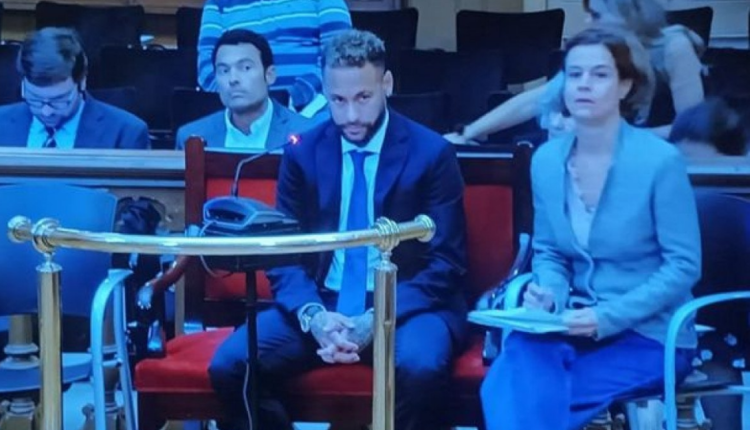 Po akuzohet për transferim të paligjshëm nga Santos, Neymar befason në gjykatë dhe ia lë të gjithë fajin babait