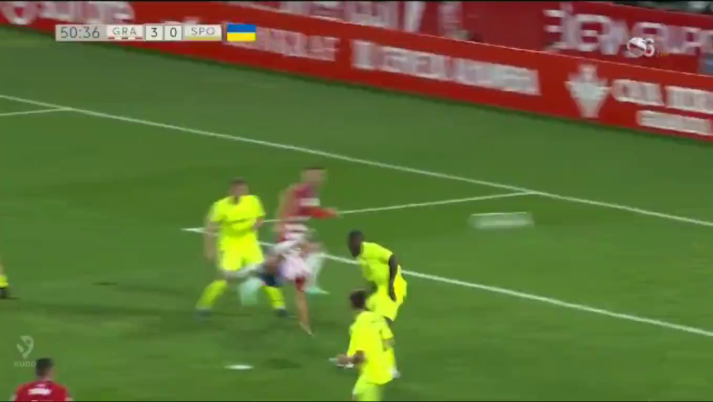 VIDEO| Çfarë perle realizon Uzuni! Shqiptari “çmend” tifozët në “Estadio Nuevo Los Carmenes”