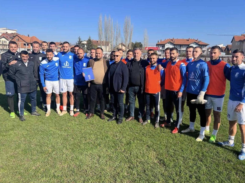 Futbollistët e Vushtrrisë pranojnë Policat e Sigurimit nga FFK-ja