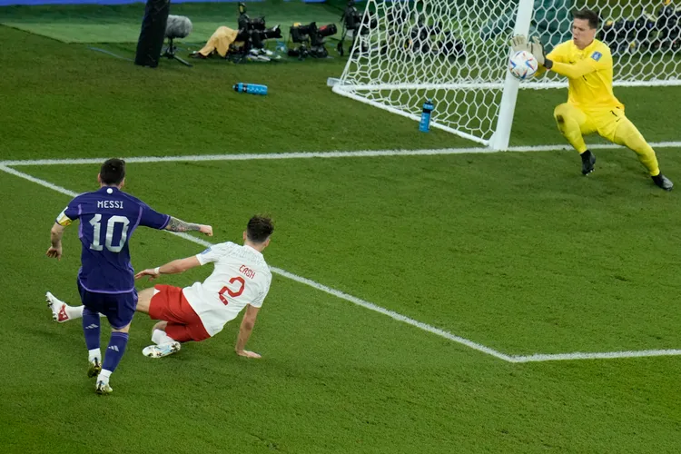 Zhbllokohet rezultati në start të pjesës së dytë në takimin Poloni – Argjentinë