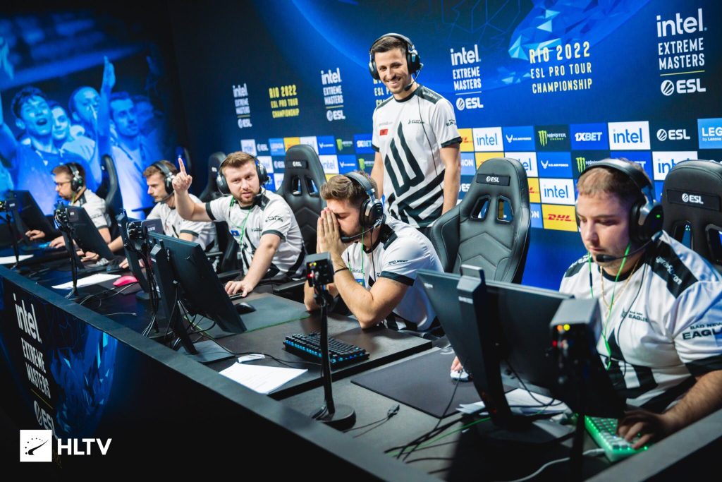 Ndeshja e radhës e “Bad News Eagles” nis pas pak, këtu mund ta shikoni live