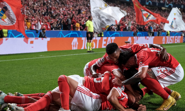 Pikë, lojë direkte, gola të shënuar e të pranuar barabartë me PSG-në, Benfica kualifikohet si e para për këtë arsye