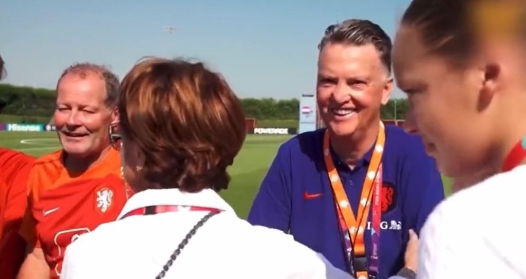 Louis Van Gaal nuk përmbahet para gruas së tij, ja kërkesa “shokuese” që i bëri