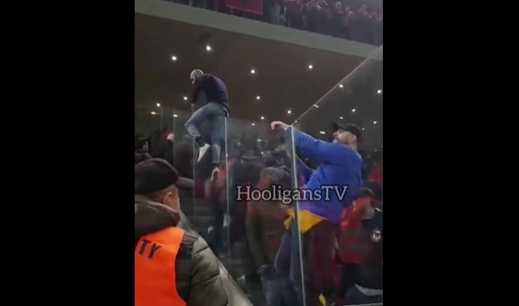 Pas përleshjes me tifozët shqiptarë, italianët provokuan me thirrjet “Serbia Serbia” në Tiranë