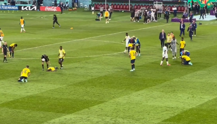Edhe arbitri shkon të shoh a është gjallë! Futbollisti i Ekuadorit nuk jep shenja jete pas eliminimit