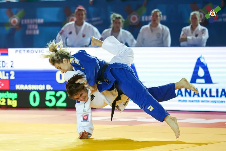 Serbët i provokojnë xhudistet tona, përgjigjen e marrin menjëherë në tatami nga Distria Krasniqi