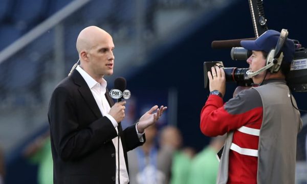 Gazetari veteran i sportit vdes gjatë raportimit të ndeshjes Argjentinë-Holandë