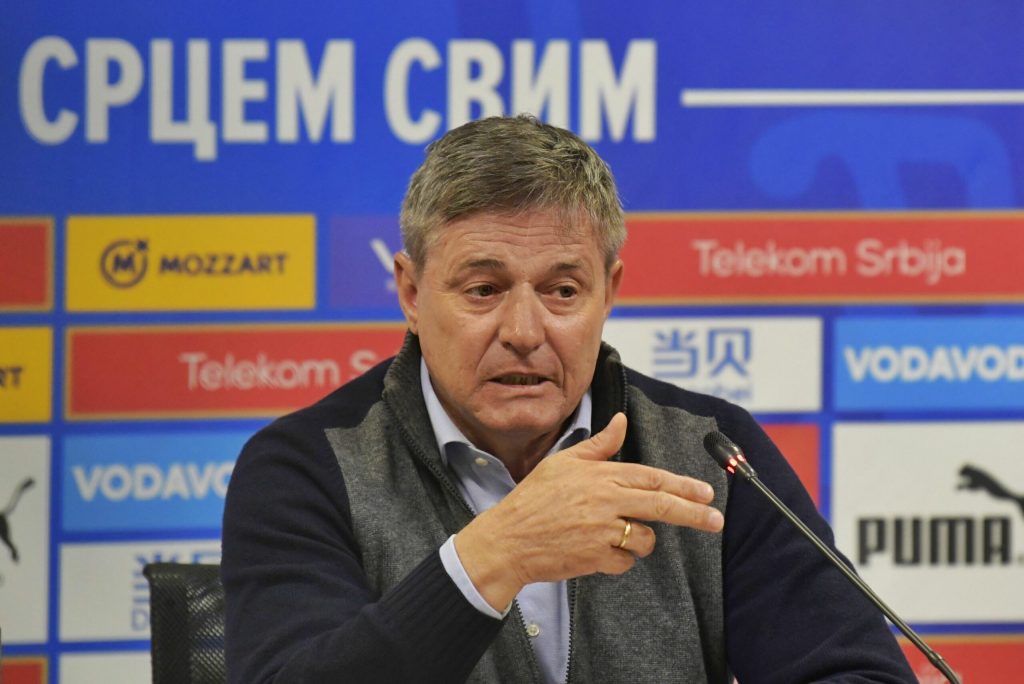 Stojkoviq nuk përgjigjet në pyetjen për fyerjen që ua bëri shqiptarëve