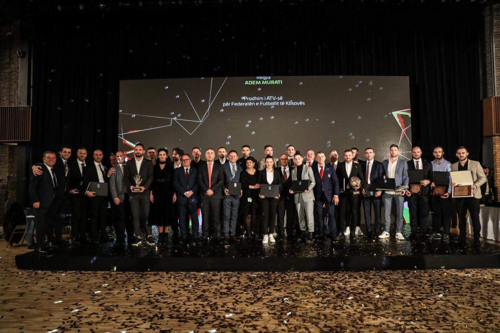 Këto janë të gjitha çmimet që u ndanë sot në ceremoninë e Laureatëve të Vitit 2022