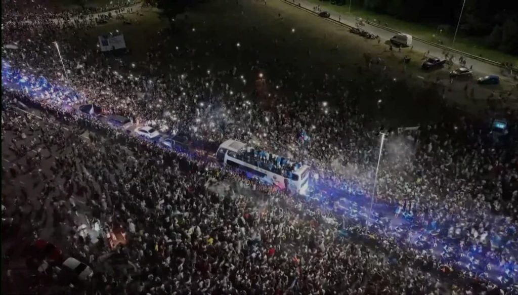 Skuadra e Argjentinës kthehet në shtëpi, pritet në mënyrë madhështore