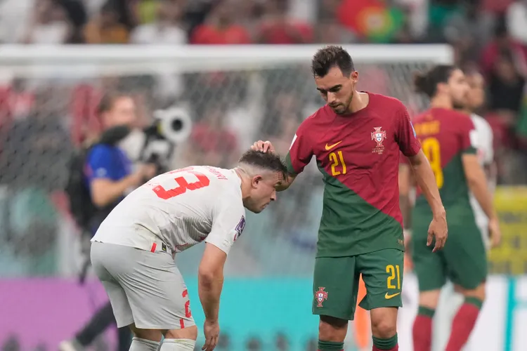 Xherdan Shaqiri u kërkon falje tifozëve