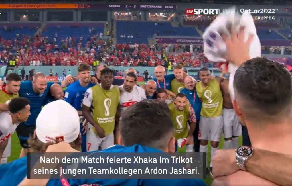 Momenti kur Ardon Jashari ia jep fanellën Granit Xhakës, fanellë kjo që më pas dridhi Serbinë dhe pushtoi botën (video)