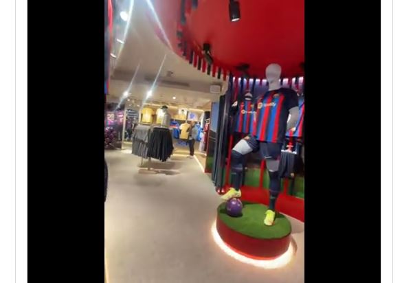 Barcelona hap dyqanin e parë në shtëpinë e ‘armikut’