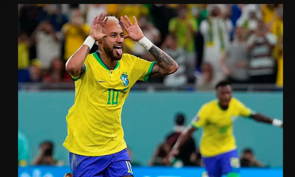 Neymar e trazon Brazilin: Bën festë me të mbërritur në Sao Paulo