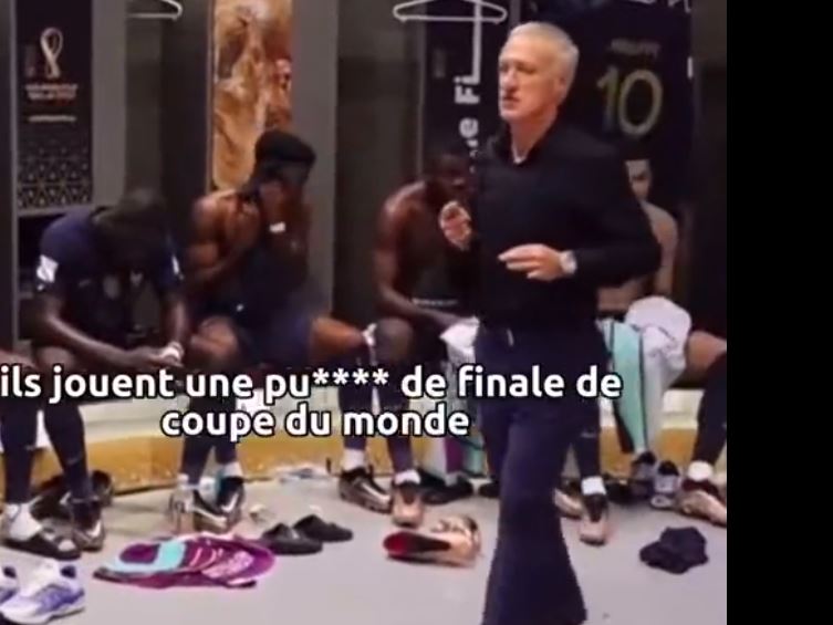 Pamje nga dhoma e zhveshjes së Francës mes pjesëve: Deschamps iu bërtet lojtarëve dhe godet tavolinën