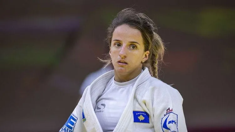 Distria në finale, lufton për të artën