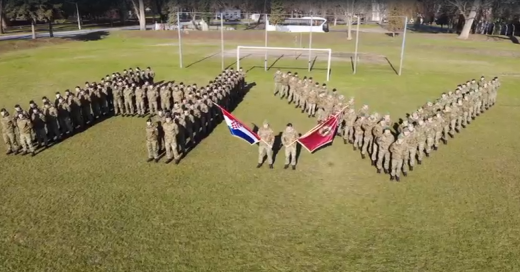 Ushtria kroate në mbështetje të futbollistëve të tyre sonte kundër Argjentinës: Ja çfarë kanë përgatitur ata (video)