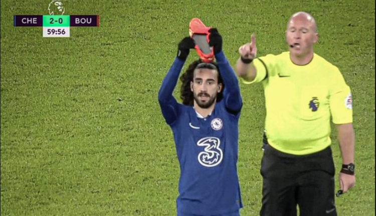 Reklama më e keqe në futboll! Lojtari i Chelsea-t tregon këpucët e grisura, e mbyll ndeshjen me dy këpucë të ndryshme