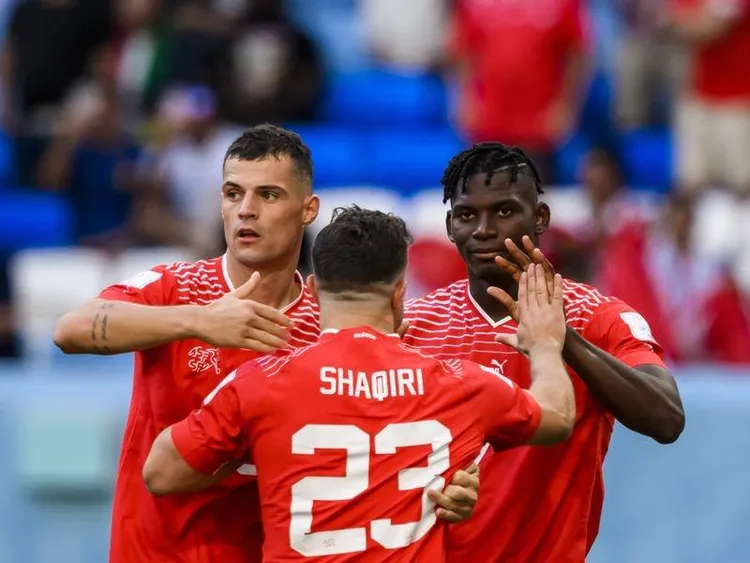 Xhaka e Shaqiri titullarë ndaj Serbisë