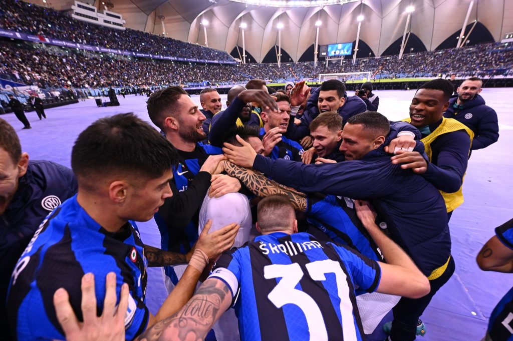 Interi “kurorëzohet” me trofeun e shtatë të Superkupës së Italisë, e mund bindshëm Milanin në finale