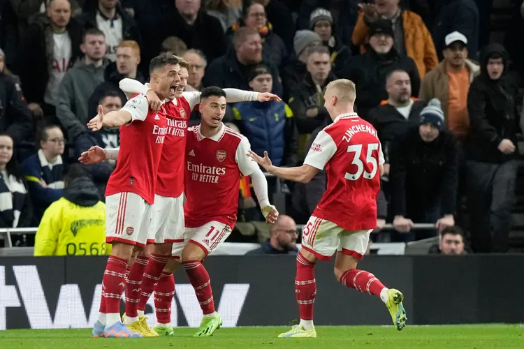 Arsenali bën edhe një hap para drejt titullit