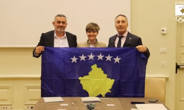 Nënshkruhet kontrata, Sophie Sorschag edhe zyrtarisht do ta përfaqësojë Kosovën