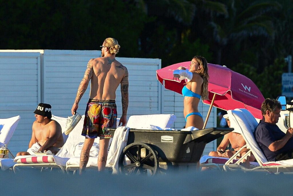 Karius takon të dashurën gazetare për t’u çtensionuar para finales