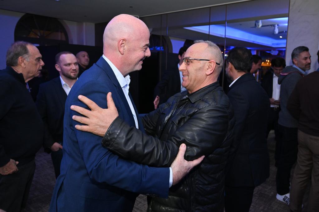 Ademi përkrah njeriut të parë të FIFA-së: Jam shumë mirënjohës ndaj presidentit Infantino për respektin dhe vlerësimin që ka për mua dhe për FFK-në