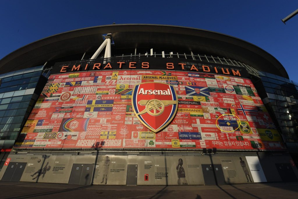 Flamuri i Kosovës vendoset në “Emirates Stadium”, Arsenali publikon pamjet para 21 milionë ndjekësve