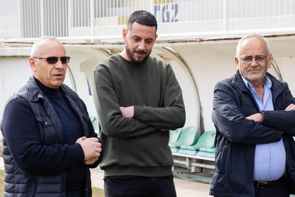 Agim Ademi viziton Feronikelin ’74, rregullimi i infrastrukturës ndër temat e diskutimit