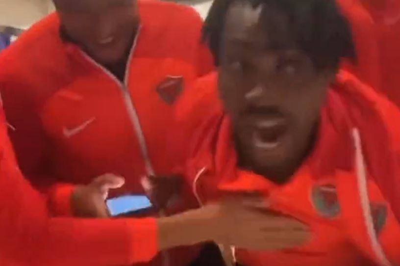 Dalin pamjet e festimeve të “çmendura” të Atsu me bashkëlojtarë, pak orë para tërmetit që i mori jetën