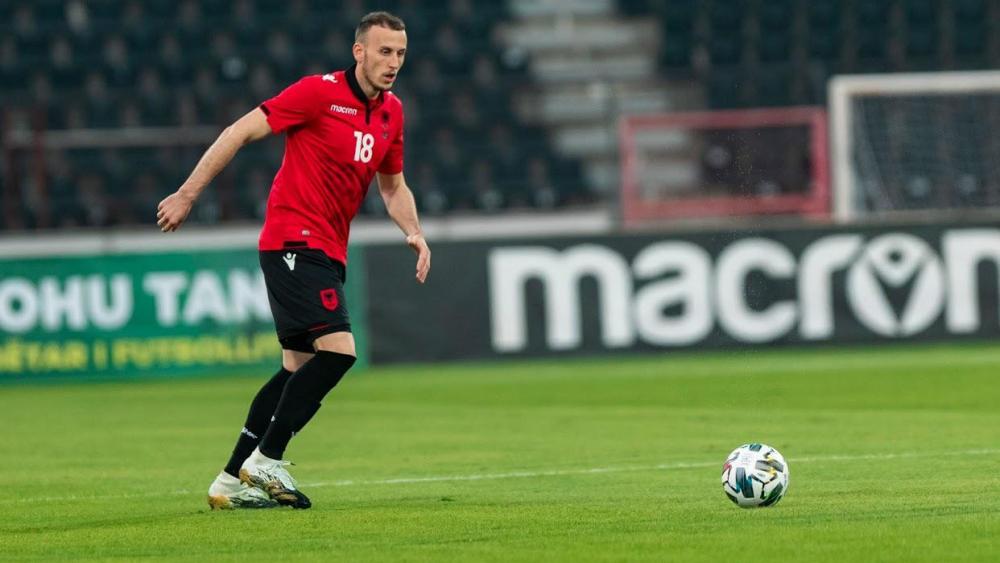 Ardian Ismajli i bën një dhuratë klubit kosovar ku mori hapat e parë si futbollist