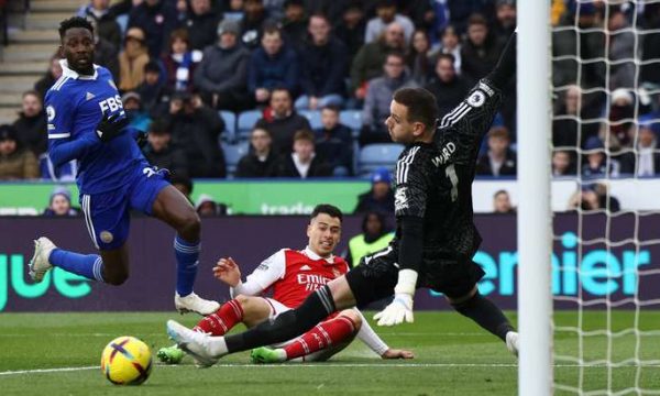 Arsenali fiton tri pikë në Leicester, vazhdon kryesimin në Premier Ligë