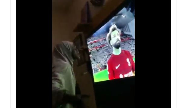 Fansja me hixhab shpërthen ndaj Salah: Ti nuk je musliman i mirë