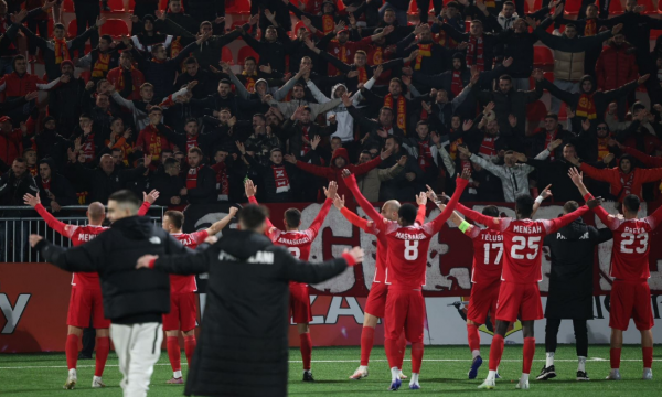 Partizani triumfon në derbin ndaj Tiranës, e rrëmben edhe pozitën e liderit