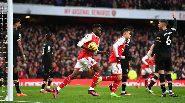 Arsenal në stil kampioni, përmbys Bournemouthin në sekondat e fundit