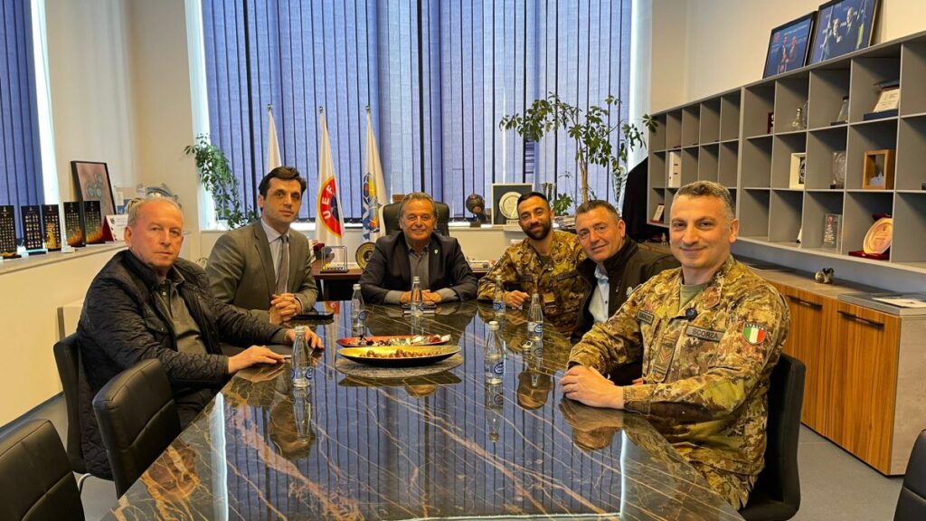 Ekipi i Zyrës Ndërlidhëse dhe Monitorimit i KFOR-it vizitoi FFK-në për zhvillimet e fundit