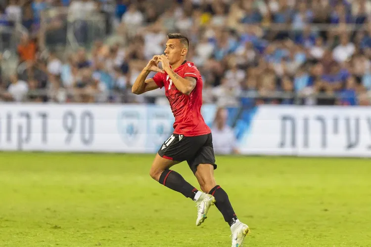 Uzuni e Cikalleshi udhëheqin sulmin e Shqipërisë