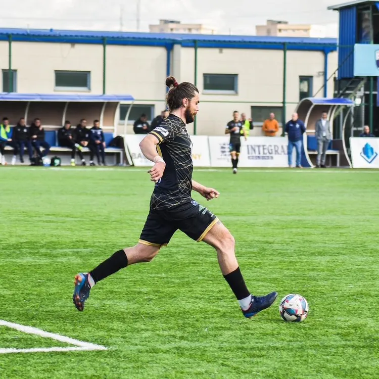 Llapi shkëput kontratën me mbrojtësin qipriot