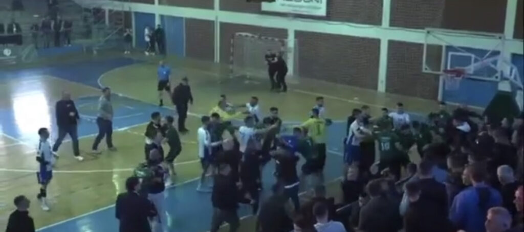 Publikohen pamjet e përleshjes masive në hendbollin kosovar