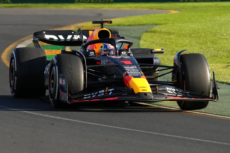 F1, Verstappen triumfon në garën në Australi të përfshirë nga incidente të shumta